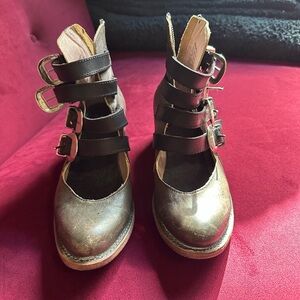 Freebird Scarlett size 6